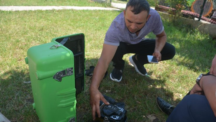 Tomrukların arasında bulduğu 200 bin TL’lik cihazı polise teslim etti