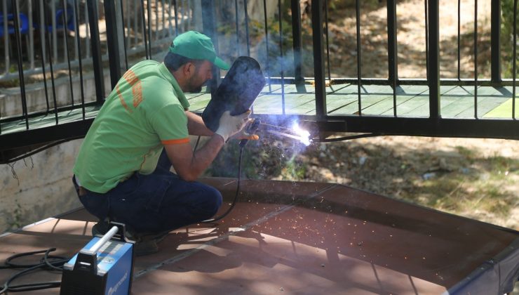 Toroslar Belediyesi, yeşil alanlarda bakım yapıyor