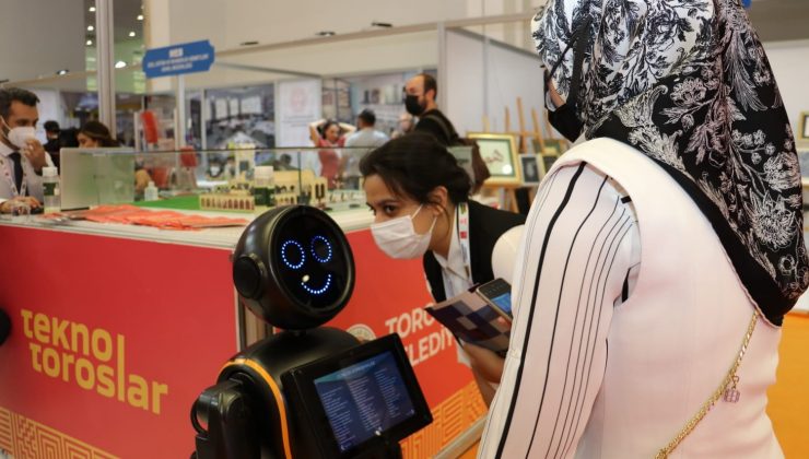 Toroslar Belediyesinin ‘Mini Ada Robot’u serginin maskotu oldu