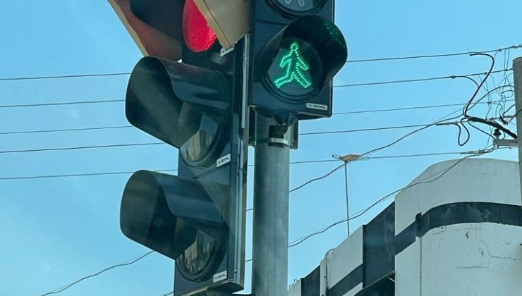 Trafik ışıklarına gölgelik