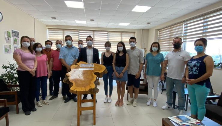 Trakya Üniversitesinde yaş kütüğüne isim plakası çakma töreni