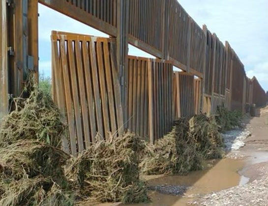 Trump’ın milyarlarca dolarlık Meksika duvarı çöktü