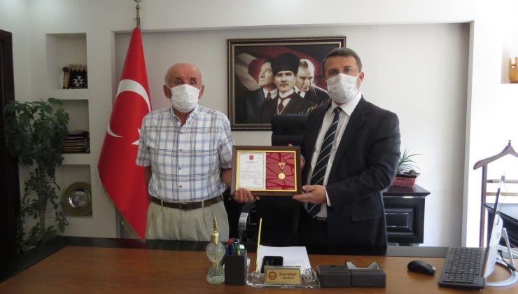 TSKGV’ye iş yerini bağışlayan hayırsevere altın madalya ve berat verildi