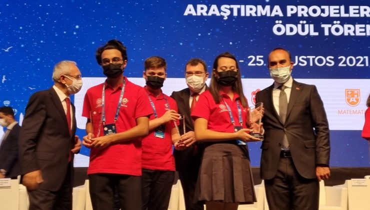 TÜBİTAK’ta Türkiye ikincisi olan SANKO öğrencileri ödüllendirildi