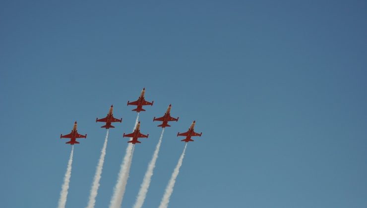 Türk Yıldızları Afyon semalarında nefes kesti