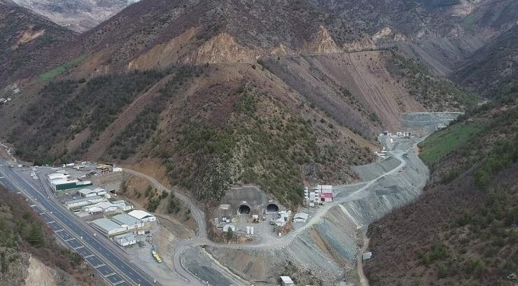 Türkiye’nin ve Avrupa’nın en büyük çift tüp karayolu tünelinin yüzde 91’i tamamlandı