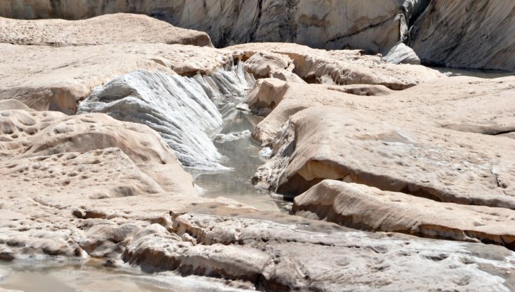 Türkiye’nin zirvesi 20 bin yıllık Cilo buzulları eriyor