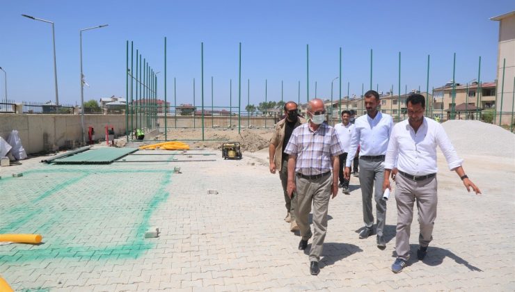 Tuşba Belediyesinden mahallelere sentetik çim saha