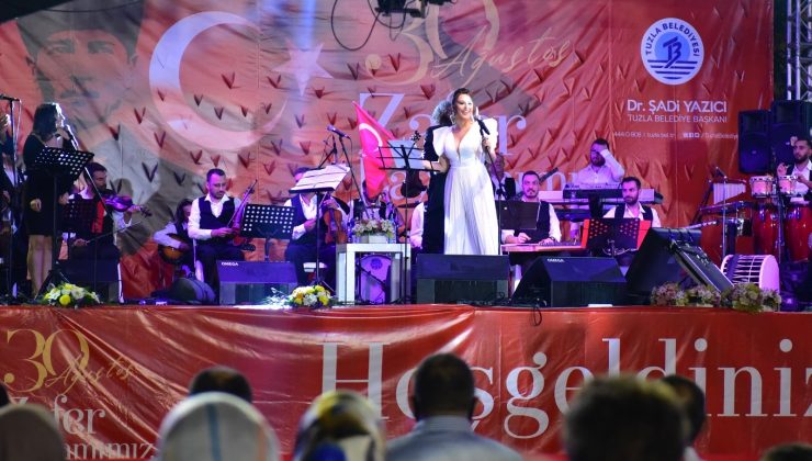 Tuzla’da 30 Ağustos Zafer Bayramı coşkusu Aslı Hünel ile yaşandı