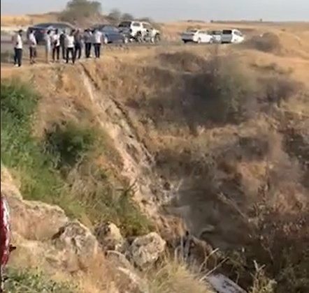 Uçuruma düşen araçtan sağ kurtuldular