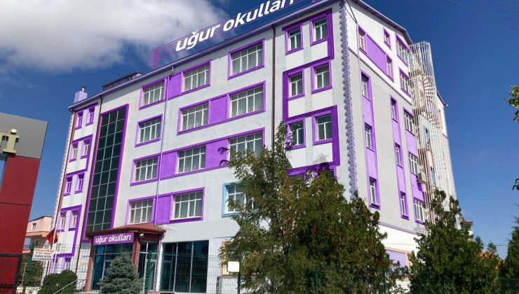 Uğur Okulları Karaman Kampüsünde öğrencilerle buluşuyor