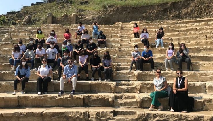 Uğurlu öğrenciler antik tiyatro ve müzeyi gezdi