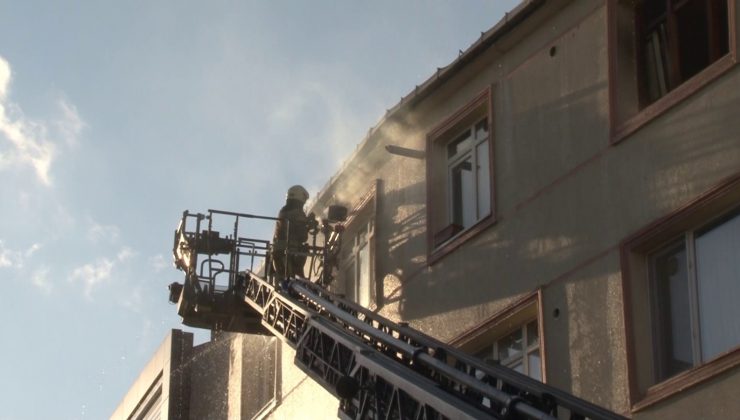 Ümraniye’de uyuşturucu bağımlısı şahıs apartmanın çatısını yaktı