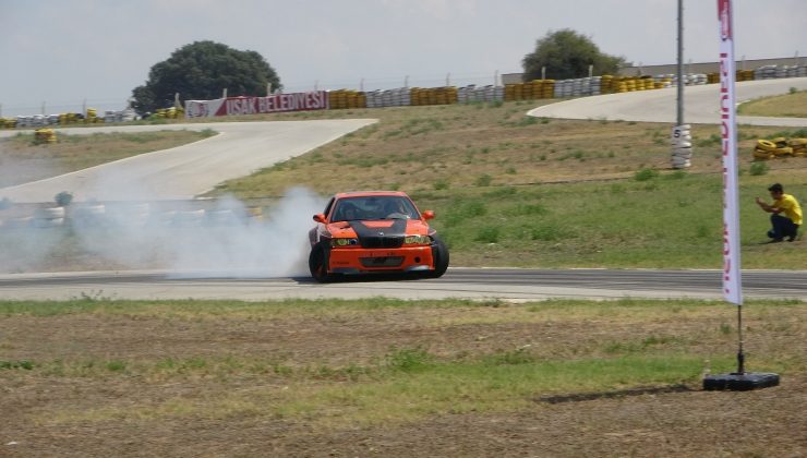 Uşak’ta drift gösterisi nefesleri kesti