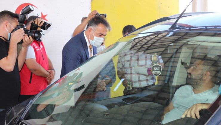 Vali Çağatay polis kontrol noktasındaki aşı çalışmasına katıldı