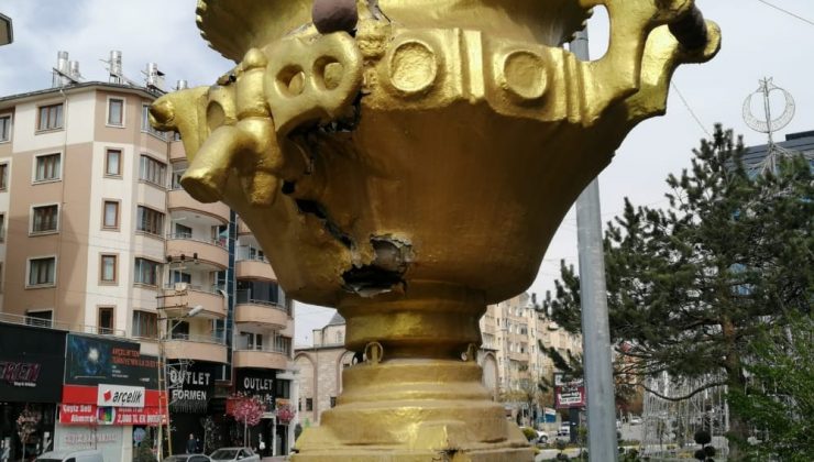 Van’ın simgelerinden olan ‘semaver’ heykelinin yenisi yapılıyor