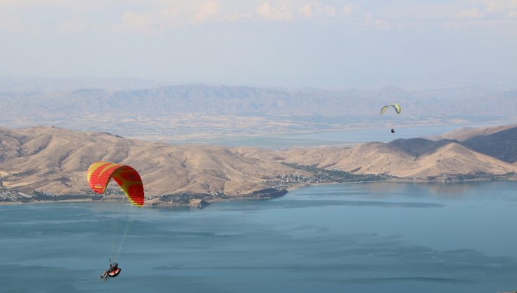 Yamaç paraşütçülerinin gözde mekanı Hazarbaba Dağı
