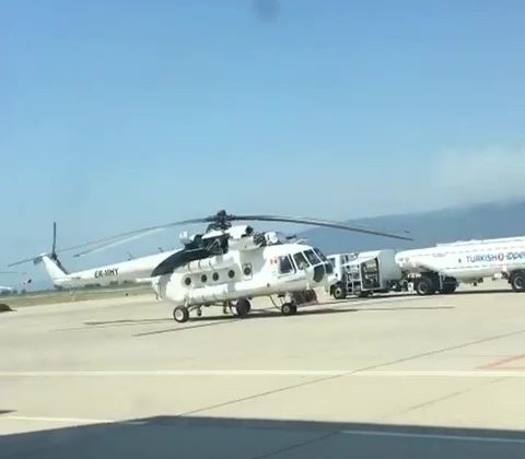 Yangın helikopterleri Koca Seyit Havalimanından yakıt ikmâli yapıyor