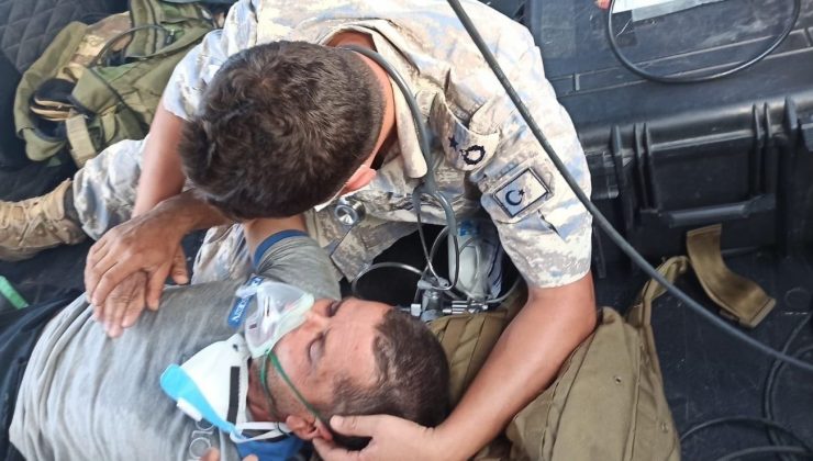 Yangında mahsur kalan vatandaşın yardımına Mehmetçik yetişti