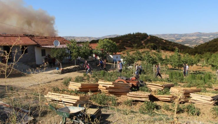 Yaşlı adam alevlerin yaklaştığı evini terk edip gidemedi