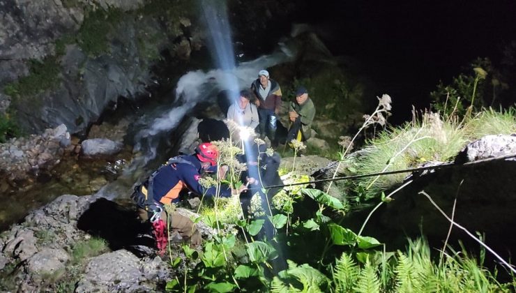 Yaylada mahsur kalan 4 kişi kurtarıldı