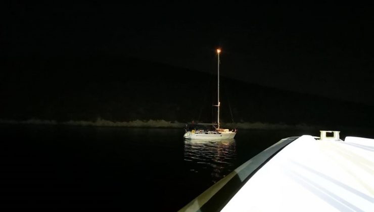 Yelkenlide 63 düzensiz göçmen yakalandı