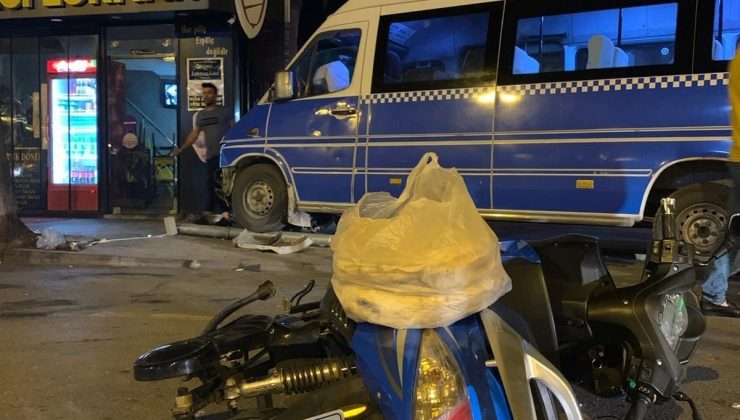 Yolcu minibüsü ile elektrikli bisiklet çarpıştı: 3 yaralı