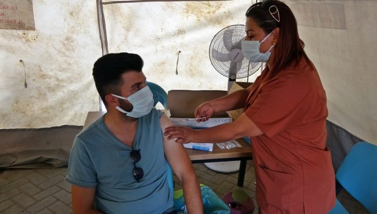 Yüksekovalılar ’Mavi’ kategoride kalmak için aşılarını yaptırmaya devam ediyor