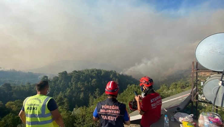 Yüreğir Belediyesi Manavgat’a yardıma gitti
