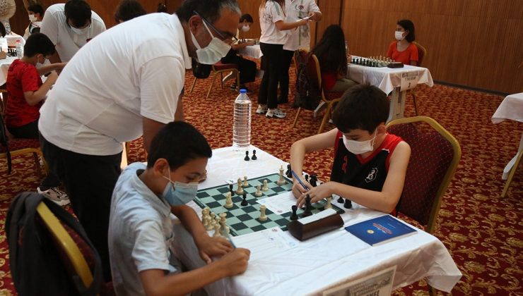 Yüreğir’de satranç turnuvasına yoğun ilgi