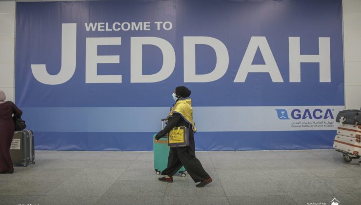 Yurt dışından ilk umre kafilesi Suudi Arabistan’a ulaştı
