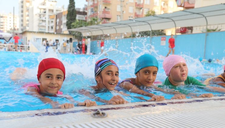 Yüzme kursunu tamamlayanlar sertifikalarını aldı