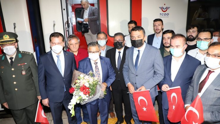 Zafer Treni ’Büyük Taaruz’un başladığı Afyon Kocatepe’ye ulaştı