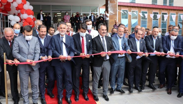100 yataklı Ahlat Devlet Hastanesi’nin yeni hizmet binası törenle açıldı