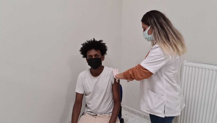 3 bin 600 kilometre uzaklıktan gelen öğrenciler ilk aşılarını olmaya başladı