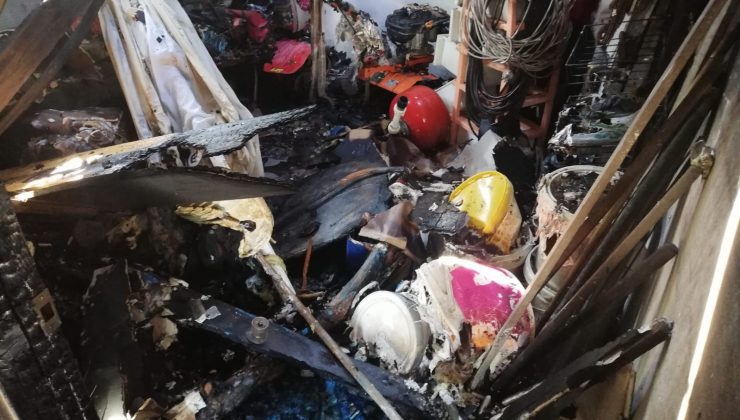 Yangından geriye enkaz yığını kaldı