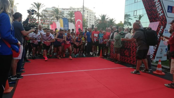 9 Eylül İzmir Yarı Maratonu rekor katılımla başladı