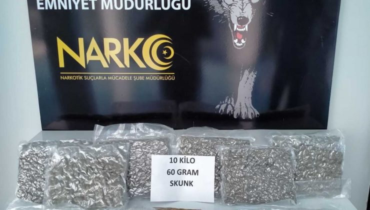 Adana’da 10 kilo 60 gram skunk ele geçirildi