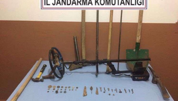 Adana’da otomobilde tarihi eser bulundu