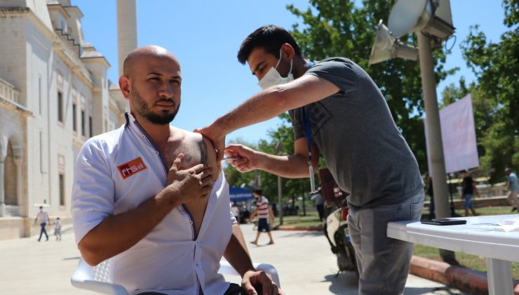 Adana’da camilere seyyar aşı stantları kuruldu