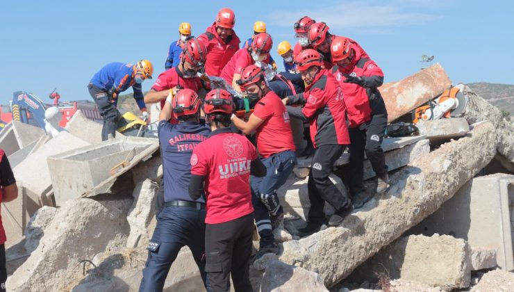 Afet tatbikatı gerçeğini aratmadı