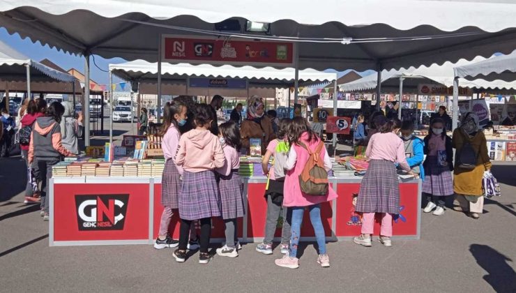 Afyonkarahisar Kitap Fuarı’nı 4 günde yaklaşık 40 bin kişi ziyaret etti