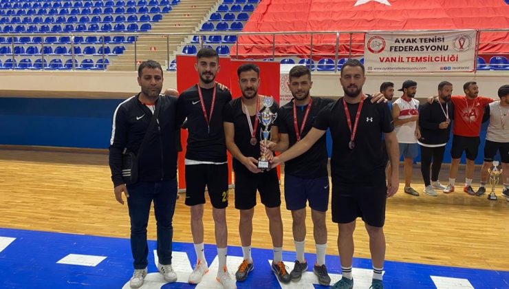 Ağrılı sporcular, ayak tenisinde bölge ikincisi oldu