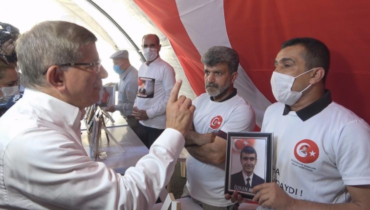 Ahmet Davutoğlu evlat nöbetindeki ailelerle tartıştı