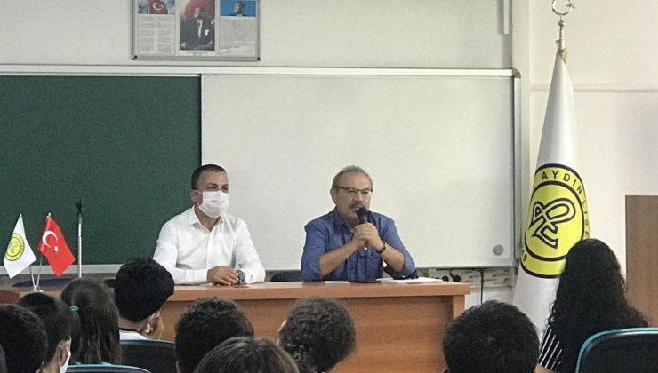 Akademisyenler Aydın Lisesi’nde ders veriyor