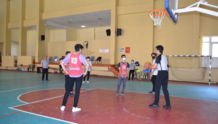 Aksu’da ilk defa gerçekleştirilen Street Ball turnuvasının ödülleri sahiplerini buldu