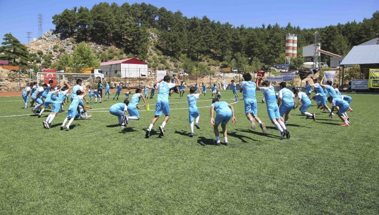 Aladağ’ın gençleri Yaz Spor Okulu’nu tamamladı