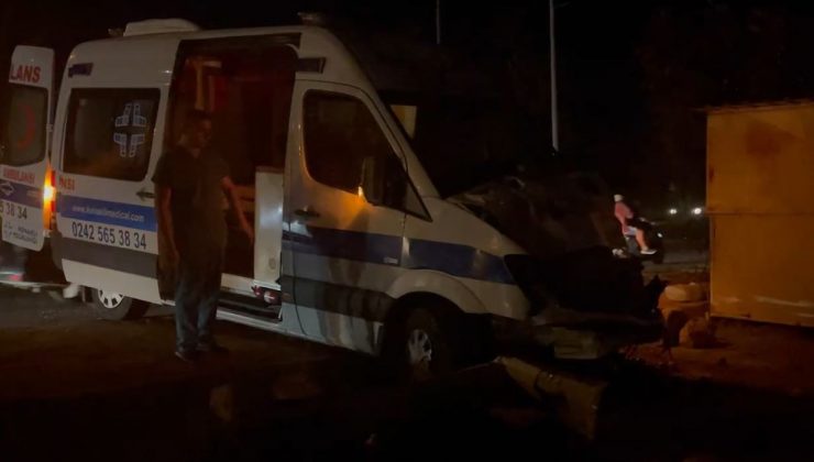 Alanya’da ambulansla hafif ticari araç çarpıştı: 1 yaralı
