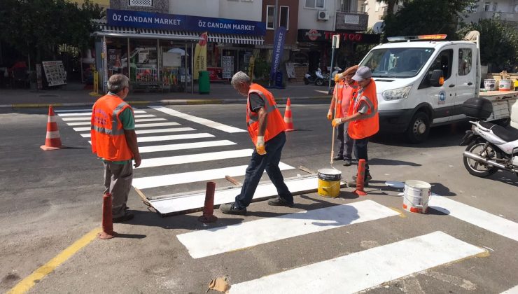 Alanya’da yaya geçitleri boyanıyor