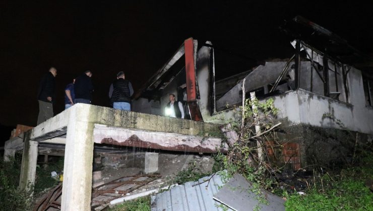 Alevler içerisinde kalan tek katlı evin içerisinde hayatını kaybetti